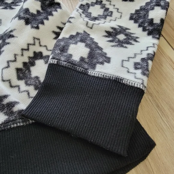 2 / $20 - Eddie Bauer - Crewneck Fleece Sweater - Size Small - Picture 4 of 10